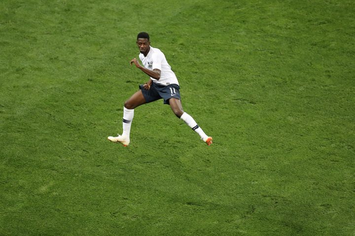 Ousmane Dembelé, l'ailier de l'équipe de France, fête son but face à l'Italie, le 1er juin 2018 à l'Allianz Riviera de Nice (Alpes-Maritimes). (VALERY HACHE / AFP)