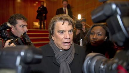 Bernard Tapie, le 9 d&eacute;cembre 2010 &agrave; Paris. (BERTRAND LANGLOIS / AFP)