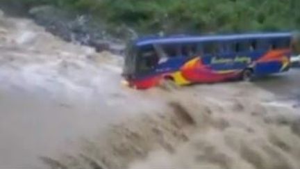 Au Pérou, le phénomène El Niño cause inondations et glissements