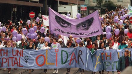 Le 14 juin 1991, 500.000 femmes ont manifesté en Suisse pour demander plus d'égalité avec les hommes. (STR / MAXPPP)