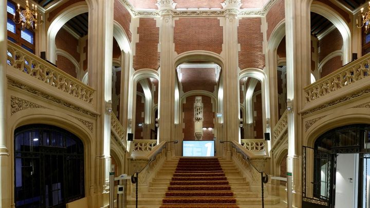 Le superbe escalier monumental de la Cité de l'économie, à Paris. (CITECO)