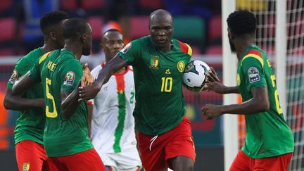Vincent Aboubakar a inscrit deux buts sur penalty lors de la première mi-temps de Cameroun-Burkina Faso, en ouverture de la CAN 2022. (KENZO TRIBOUILLARD / AFP)