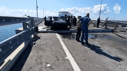 Les enquêteurs se sont rendus sur le pont de Crimée, lundi 17 juillet 2023, dans le cadre d'une enquête pénale ouverte pour "acte terroriste" sur le pont de Crimée. (COMITE D'ENQUETE FEDERAL RUSSE / TELEGRAM)