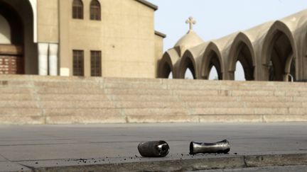 Le parvis d'une cath&eacute;drale copte du Caire, le 7 avril 2013. (ASMAA WAGUIH / REUTERS)