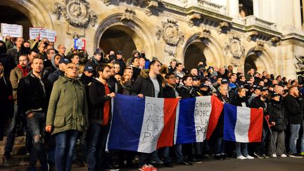 Des policiers manifestent, le 24 octobre 2016 à Paris. (MAXPPP)