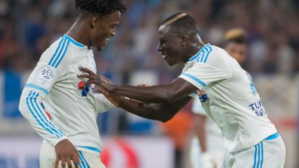 Michy Batshuayi et Benjamin Mendy s'entendent très bien (BERTRAND LANGLOIS / AFP)