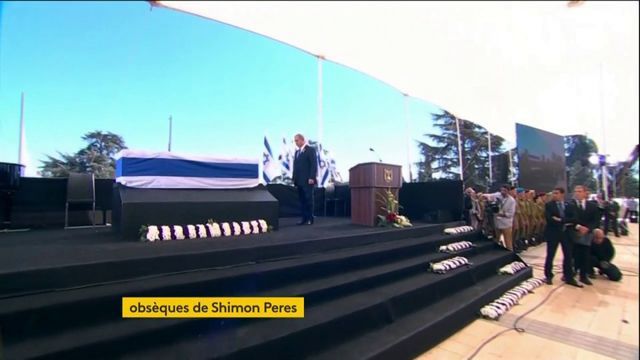 Benyamin Nétanyahou se recueille devant la dépouille de Shimon Peres