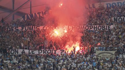 Une banderole "des fumis contre l'homophobie, on a le droit ?", déployée par des supporters marseillais au stade Vélodrome, à Marseille, le 1er septembre 2019. (MAXPPP)