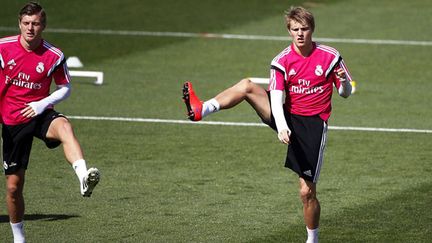 Le joueur norvégien Martin Odegaard aux côtés de Toni Kroos