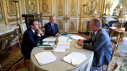 Emmanuel Macron reçoit le président de la CFE-CGC François Hommeril, le 23 mai 2017, au palais de l'Elysée. (PHILIPPE WOJAZER / AFP)