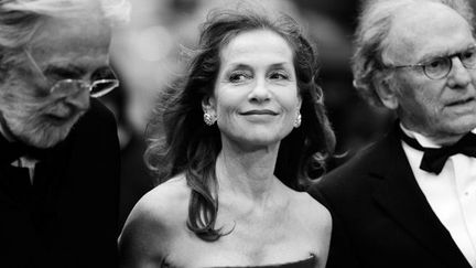 Isabelle Huppert entourée de Michael Haneke et Jean-Louis Trintignant
 (AFP)