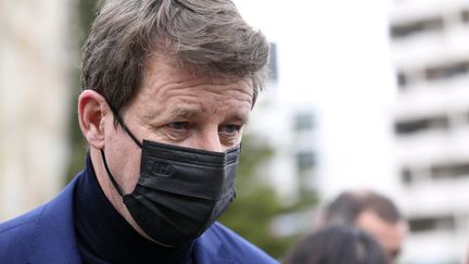 Le candidat à la présidentielle Yannick Jadot s'adresse à la presse, le 31 janvier 2022, à Bastia (Haute-Corse) (PASCAL POCHARD-CASABIANCA / AFP)