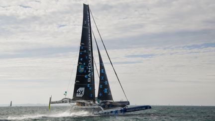 Le navigateur français&nbsp;Armel Le Cleac'h's&nbsp;au départ de la 11e édition de la Route du Rhum, à Saint-Malo, dimanche 4 novembre 2018. (DAMIEN MEYER / AFP)