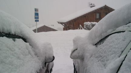 25 cm de neige sont tomb&eacute;s dans la nuit du 29 au 30 d&eacute;cembre &agrave; Passy (Haute-Savoie). (STEPHANE BOUCHET / LE DAUPHINE / MAXPPP)