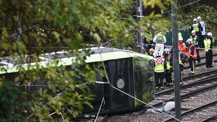 Royaume-Uni : un tramway déraille et fait au moins 5 morts au sud de Londres