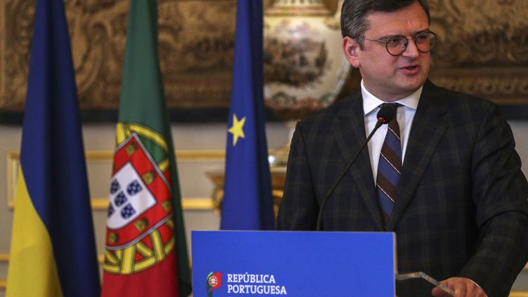 Ukrainian Foreign Minister Dmytro Kuleba during a joint press conference with his Portuguese counterpart in Lisbon on May 19, 2023. (CARLOS COSTA / AFP)