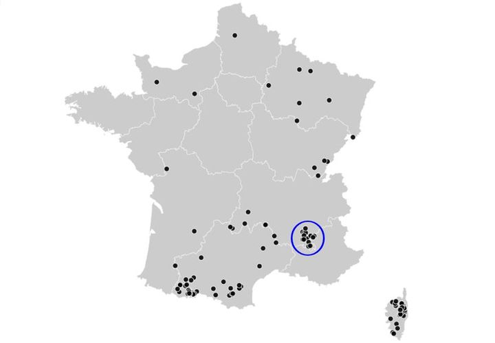 Les 110 communes françaises qui n'ont&nbsp;accordé aucune voix au FN au premier tour des régionales, le 6 décembre 2015. (MATHIEU DEHLINGER - NICOLAS ENAULT / FRANCETV INFO)