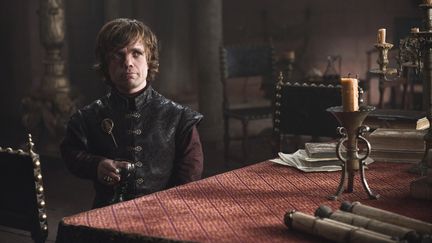 Tyrion Lannister, l'un des personnages principaux de la s&eacute;rie "Game of Thrones", incarn&eacute; par Peter Dinklage. (KOBAL / AFP)