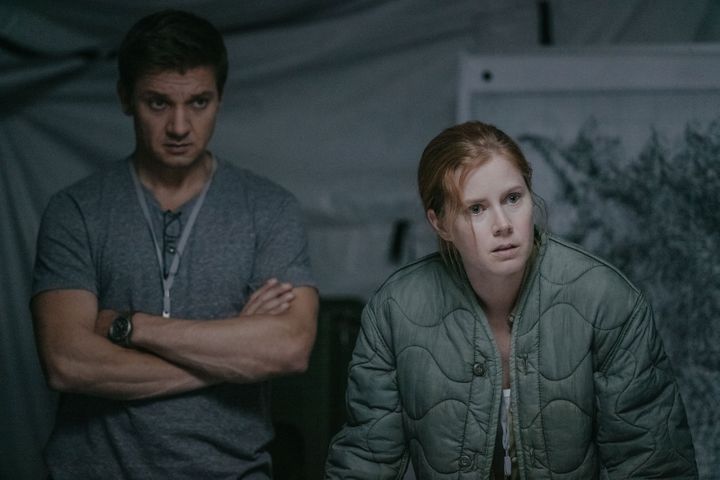 Jeremy Renner et Amy Adams dans "Premier contact" de Denis Villeneuve
 (Sony Pictures Releasing France)