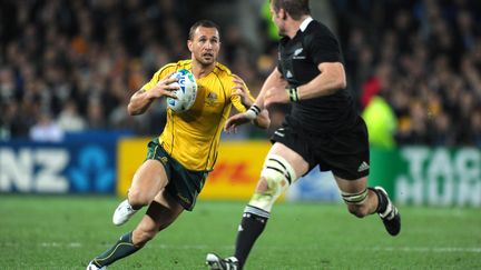 Gros duel en perspective entre Quade Cooper et Richie McCaw lors de cette Bledisloe Cup (PAUL ELLIS / AFP)