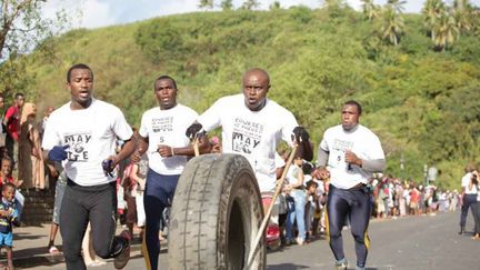 &nbsp; (La course de pneus de Mayotte a longtemps temps été une épreuve sportive très courue et très appréciée des touristes. Une image que les organisateurs devront vite reconstruire après l'irruption de casseurs samedi dernier © Chamsudine Ali / Mayotte 1ère)