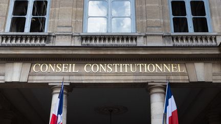 Façade du Conseil constitutionnel à Paris, le 1er août 2021. (GEORGES GONON-GUILLERMAS / HANS LUCAS / AFP)