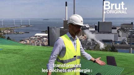 Skier sur le toit d'une usine qui transforme les déchets en énergie. C'est le projet Copenhill qui ouvrira fin 2019 à Copenhague.