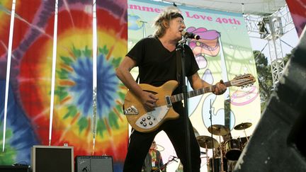 Le guitariste Paul Kantner durant un concert à San Francisco (Californie, Etats-Unis), le 2 septembre 2007. (ROBERT GALBRAITH / REUTERS)