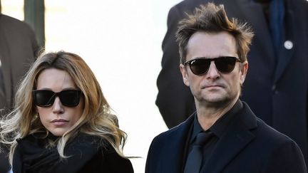 Laura Smet et David Hallyday lors de l'enterrement de leur père, le 9 décembre 2017. 
 (BERTRAND GUAY / AFP)