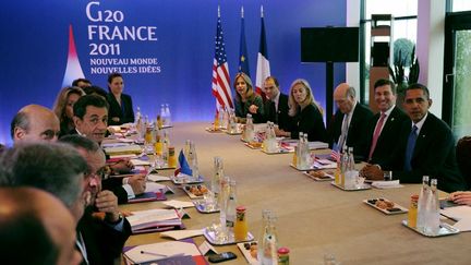 Le Pr&eacute;sident fran&ccedil;ais Nicolas Sarkozy et son homologue am&eacute;ricain Barack Obama, lors d'une r&eacute;union bilat&eacute;rale en marge du G20 de Cannes (Alpes-maritime), le 3 novembre 2011. (LIONEL BONAVENTURE / POOL / AFP)