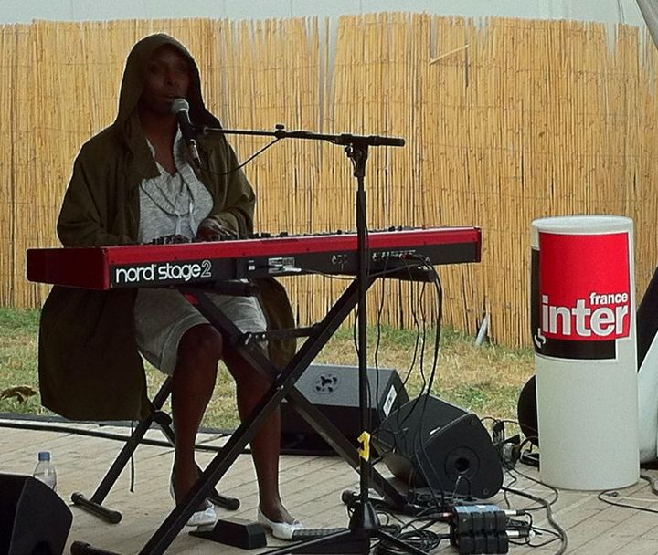 Laura Mvula sur le stand de France Inter, samedi
 (PY Grenu)