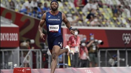 Après Pascal Martinot-Lagarde, Aurel Manga est le deuxième tricolore à se hisser en finale du 110 m haies. Le Français égale son record personnel en 13'24'' et termine second de sa série.