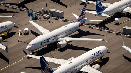 Les Boeing 737 MAX des compagnies américaines American Airlaines et United Airlines ici au sol en juillet 2019 à Seattle, peuvent redémarrer leurs vols en Europe.&nbsp; (GARY HE / EPA)