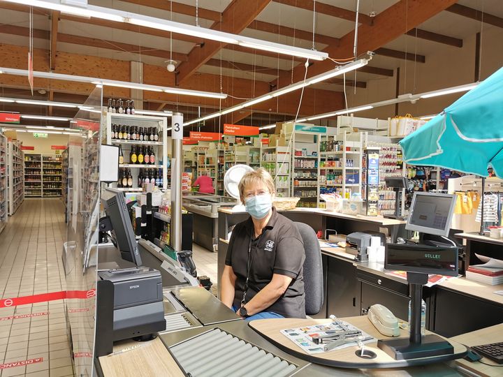 Nadine Guth,&nbsp;adjointe de direction du supermarché de Levier (Doubs). (LEO TESCHER / RADIO FRANCE)