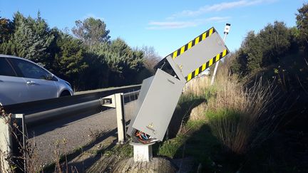 Un radar dégradé le 7 décembre 2018 à Nîmes (Gard). (PHILIPPE THOMAIN / FRANCE-BLEU GARD LOZÈRE)