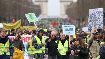 "Gilets jaunes" : un 17e samedi de mobilisation à Paris et en régions