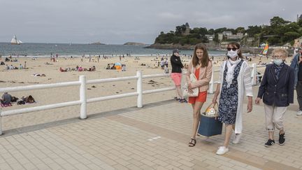 La plage de Dinard (Ile-et-Villaine), le 17 juillet 2020. (ANTOINE WDO / HANS LUCAS)