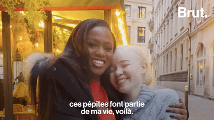 Elle ne se voyait pas faire du cinéma, et pourtant, elle est à l’affiche du film “Hawa”, dernière réalisation de Maïmouna Doucouré, connue pour “Mignonnes”. Pour Brut, elles racontent leur rencontre, et comment elles ont travaillé sur le film. (BRUT / FRANCEINFO)