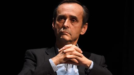 Le maire de B&eacute;ziers, Robert M&eacute;nard, participe &agrave; un meeting &eacute;lectoral du vice-pr&eacute;sident du FN Louis Aliot, le 9 d&eacute;cembre 2015, &agrave; B&eacute;ziers (H&eacute;rault). (PASCAL GUYOT / AFP)