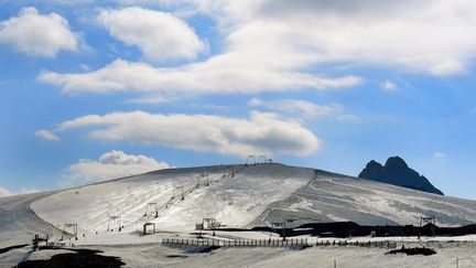 La piste du glacier des Deux Alpes a été fermée aux skieurs pour le mois d'août 2019 faute de neige, une première. (PHILIPPE JUSTE / MAXPPP)