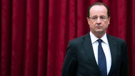 Fran&ccedil;ois Hollande s'appr&ecirc;te &agrave; prononcer un discours pour la remise du livre blanc de la D&eacute;fense, &agrave; Paris, le 29 avril 2013. (BERTRAND LANGLOIS / AFP)