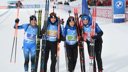 Justine Braisaz-Bouchet, Julia Simon, Anaïs Chevalier-Bouchet et Anaïs Bescond (de gauche à droite) lors du relais victorieux d'Ostersund (Suède), le 5 décembre 2021. (FREDRIK SANDBERG / TT NEWS AGENCY via AFP)