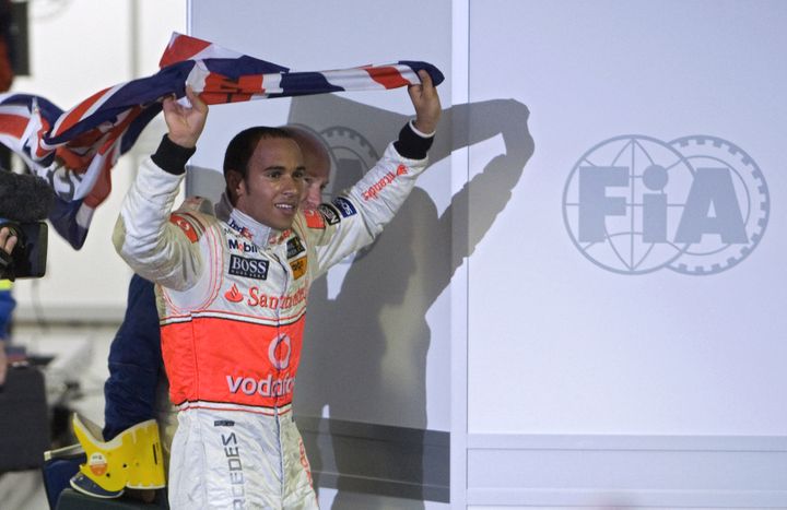 Un jeune Lewis Hamilton champion du monde pour la première fois en 2008 (ANTONIO SCORZA / AFP)