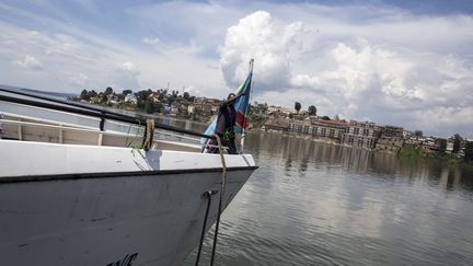 Un ferry accoste au port de Bukavu, sur le lac Kivu en République démocratique du Congo, le 27 mars 2017. (GRIFF TAPPER / AFP)