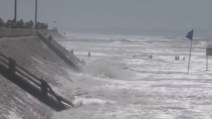 Grandes marées : prudence sur le littoral (FRANCEINFO)