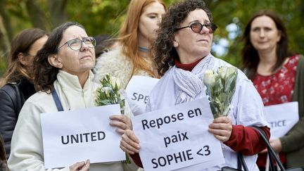 Une marche blanche en hommage à la jeune fille au-pair&nbsp;Sophie Lionnet à Wimbledon (Royaume-Uni). (NIKLAS HALLE'N / AFP)