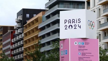 Le village olympique accueillera qui les athlètes pendant les Jeux de Paris, le 2 juillet 2024 à Saint-Denis. (EMMANUEL DUNAND / AFP)