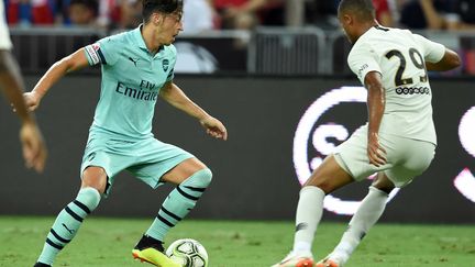 Mezut Özil  a conduit Arsenal à la victoire (ROSLAN RAHMAN / AFP)