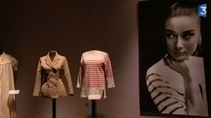 La garde-robe d&#039;Audrey Hepburn s&#039;expose chez Sotheby&#039;s
 (Culturebox)