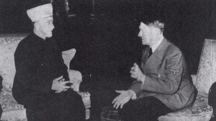 Le grand mufti de Jérusalem, Mohamed Amin Al Husseini, reçu par Adolf Hitler à Berlin le 30 novembre 1941 (HO)